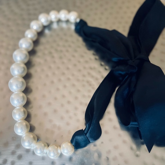 White House Black Market Elegant White Pearl Necklace - Picture 8 of 10